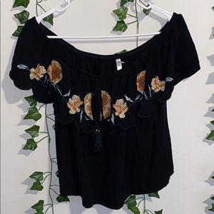 OFF THE SHOULDER BLACK T